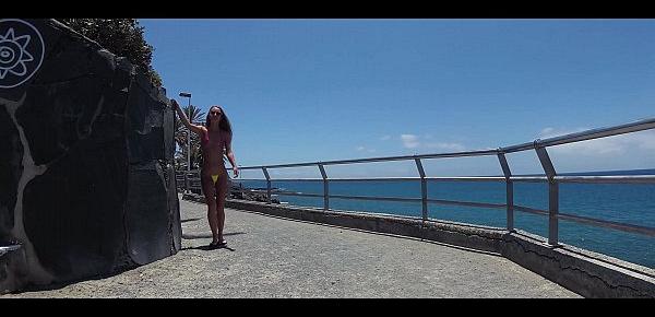  TRAVEL SHOW ASS DRIVER -  Walk along the beaches of Gran Canaria with Sasha Bikeeva in a micro-bikini. From San Agustin to Maspalomas